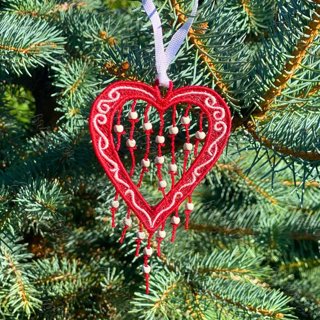 Christmas ornament with birds ITH embroidery design - heart-shaped