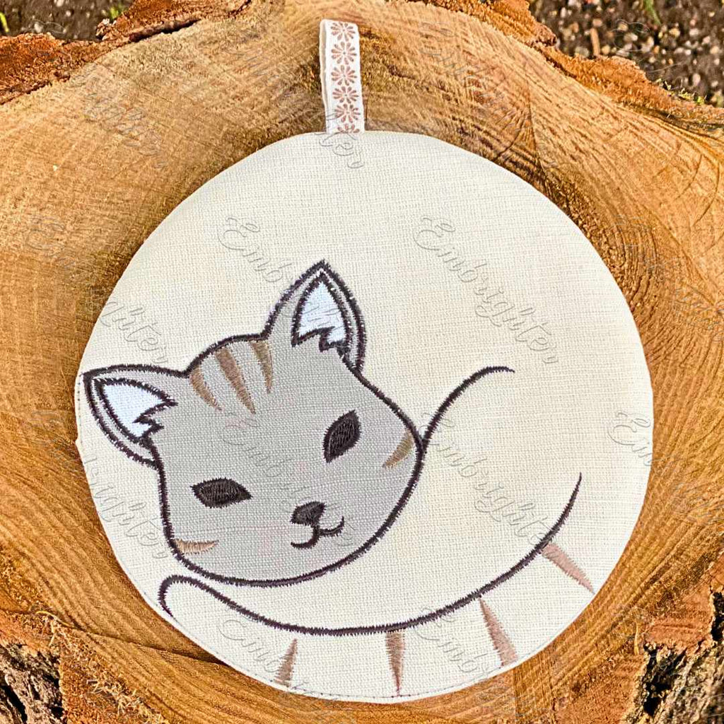 Curled up cat ITH pot holder embroidery design