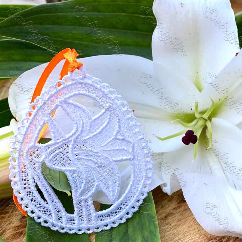 Easter FSL ornament - Easter lily embroidery design